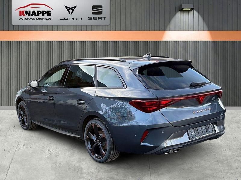 Neu Cupra Leon 204 PS (150 kW) 2025 Grau Limousine