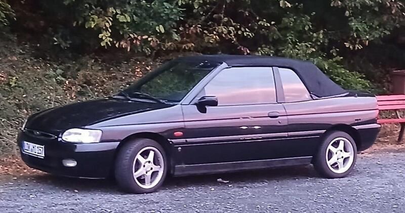 Schwarz Gebraucht 1997 Ford Escort Cabriolet Ghia Cabrio | 4.390 € - Bild 1/4