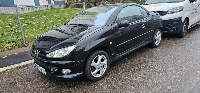 Gebraucht Peugeot 206 CC 101 PS (74 kW) 2002 Schwarz Cabrio