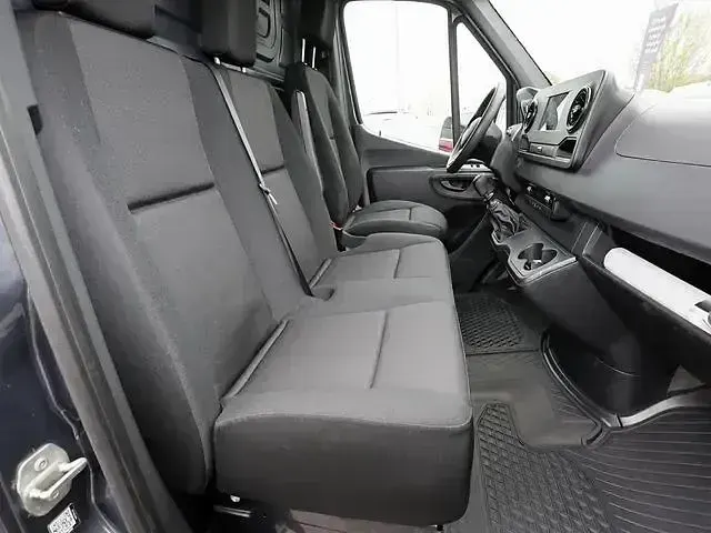 Używany Mercedes Sprinter 170 KM (125 kW) 2022 Szary Van