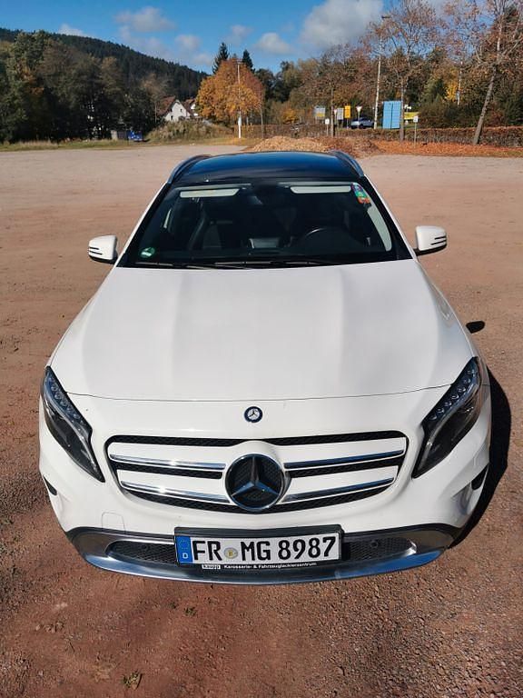 Weiß Gebraucht 2015 Mercedes GLA200 Urban SUV | 14.500 € (Guter Preis) - Bild 1/4