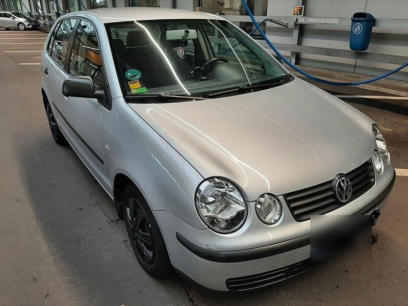 Silber Gebraucht 2004 VW Polo Basis Limousine | 3.000 € (Etwas zu teuer) - Bild 1/4