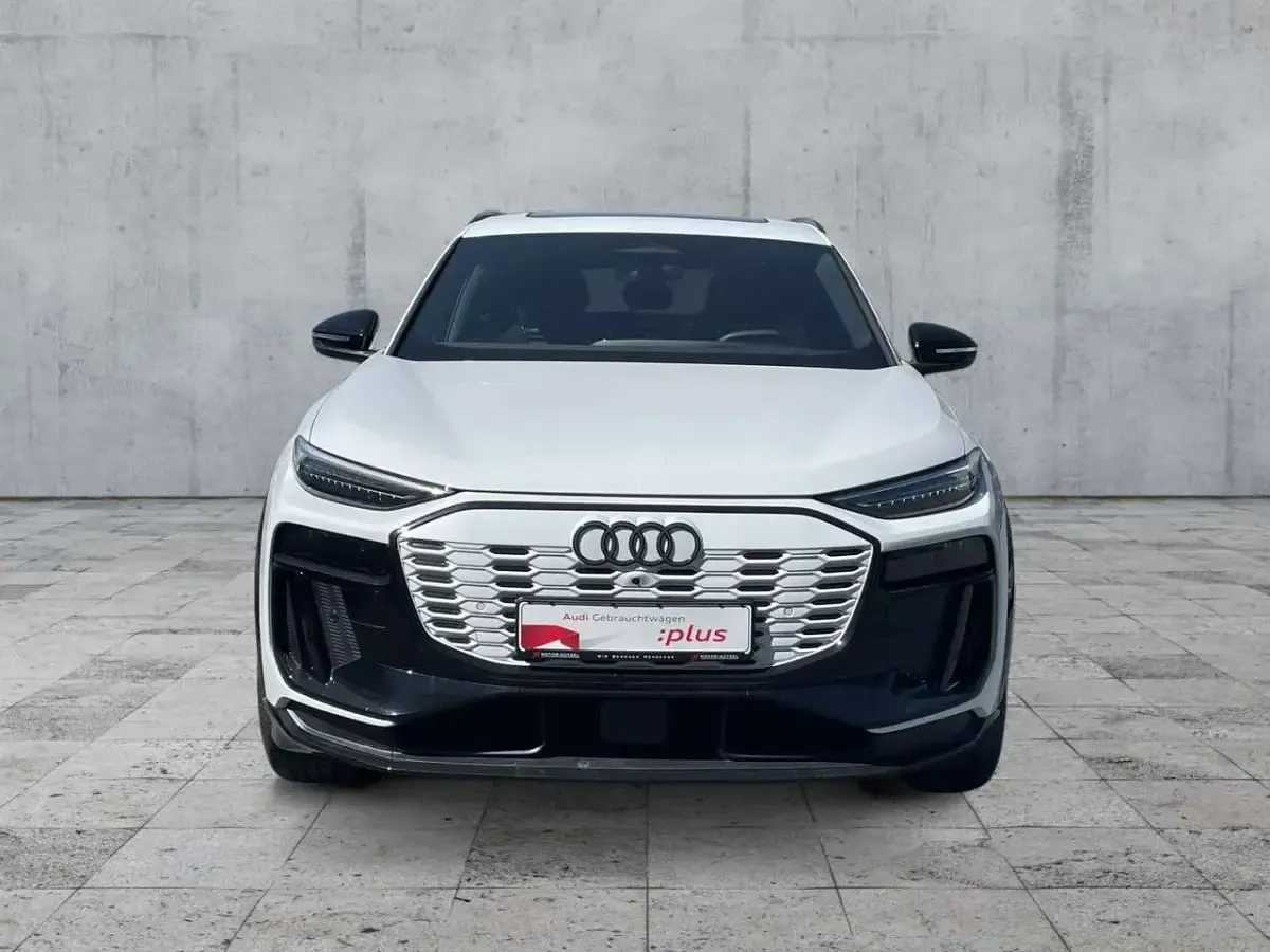 Gebraucht Audi SQ6 e-tron Ambiente 359 kW (489 PS) 2025 Gletscherweiß metallic SUV