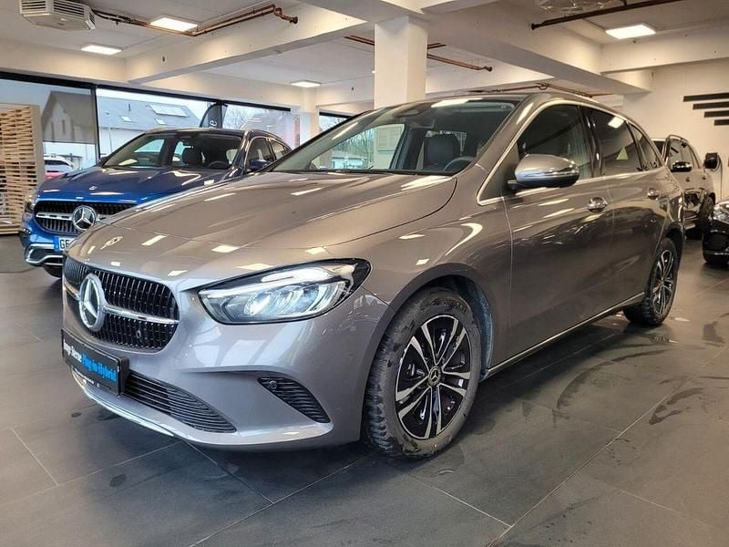 Gebraucht Mercedes B250e Advanced Plus 218 PS (160 kW) 2024 Lack mountaingrau Van / Kleinbus