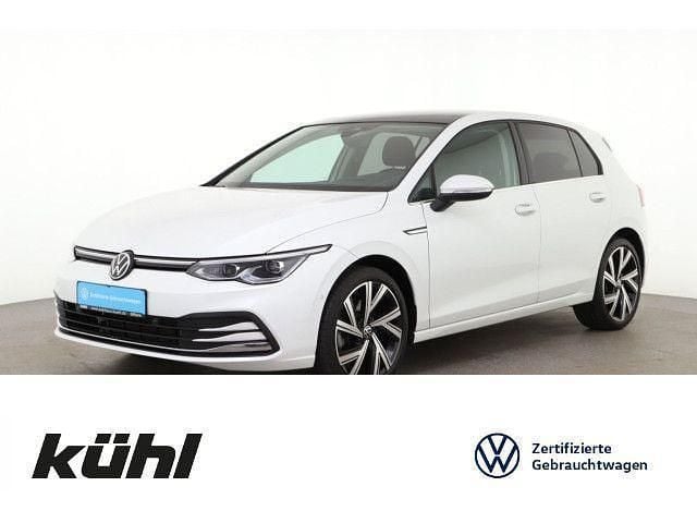 Oryxweiß perlmutteffekt Gebraucht 2022 VW Golf VIII Style Limousine | 29.280 € (Fairer Preis) - Bild 1/4