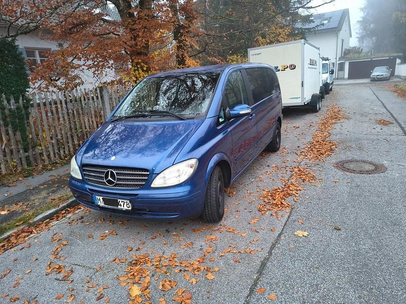 Blau Gebraucht 2009 Mercedes Viano Van / Kleinbus | 10.000 € - Bild 1/4