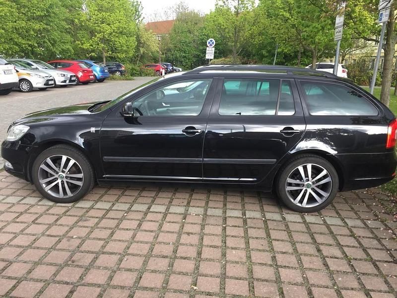 Gebraucht Skoda Octavia 105 PS (77 kW) 2013 Schwarz Kombi