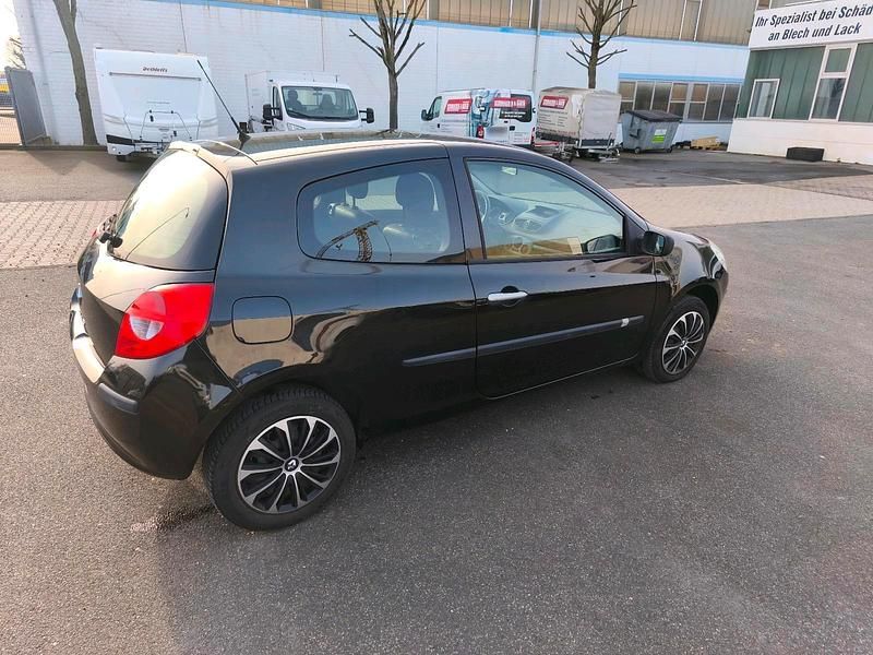 Gebraucht Renault Clio II 75 PS (55 kW) 2007 Schwarz Kleinwagen