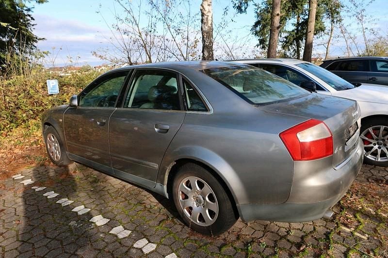 Gebraucht Audi A4 130 PS (95 kW) 2001 Silber Limousine