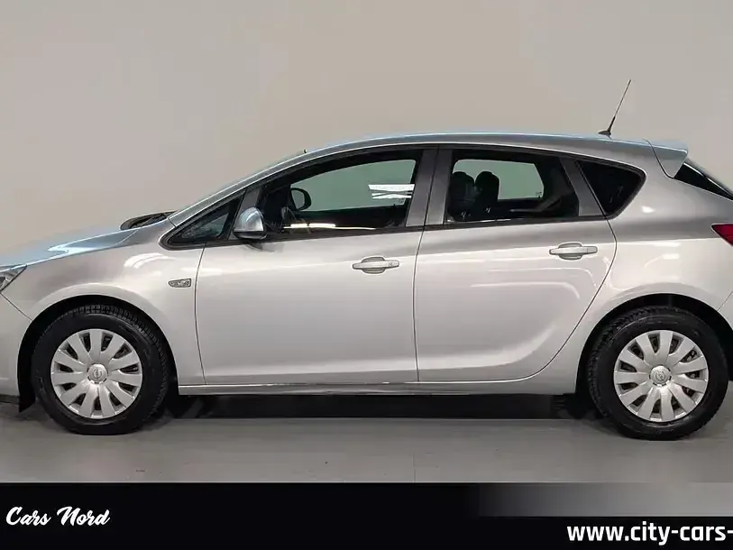 Gebraucht Opel Astra Selection 116 PS (85 kW) 2015 Silber Limousine