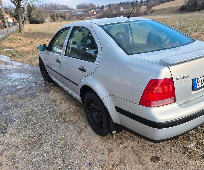 Silber Gebraucht 1999 VW Bora Limousine | 1.200 € (Guter Preis) - Bild 1/4