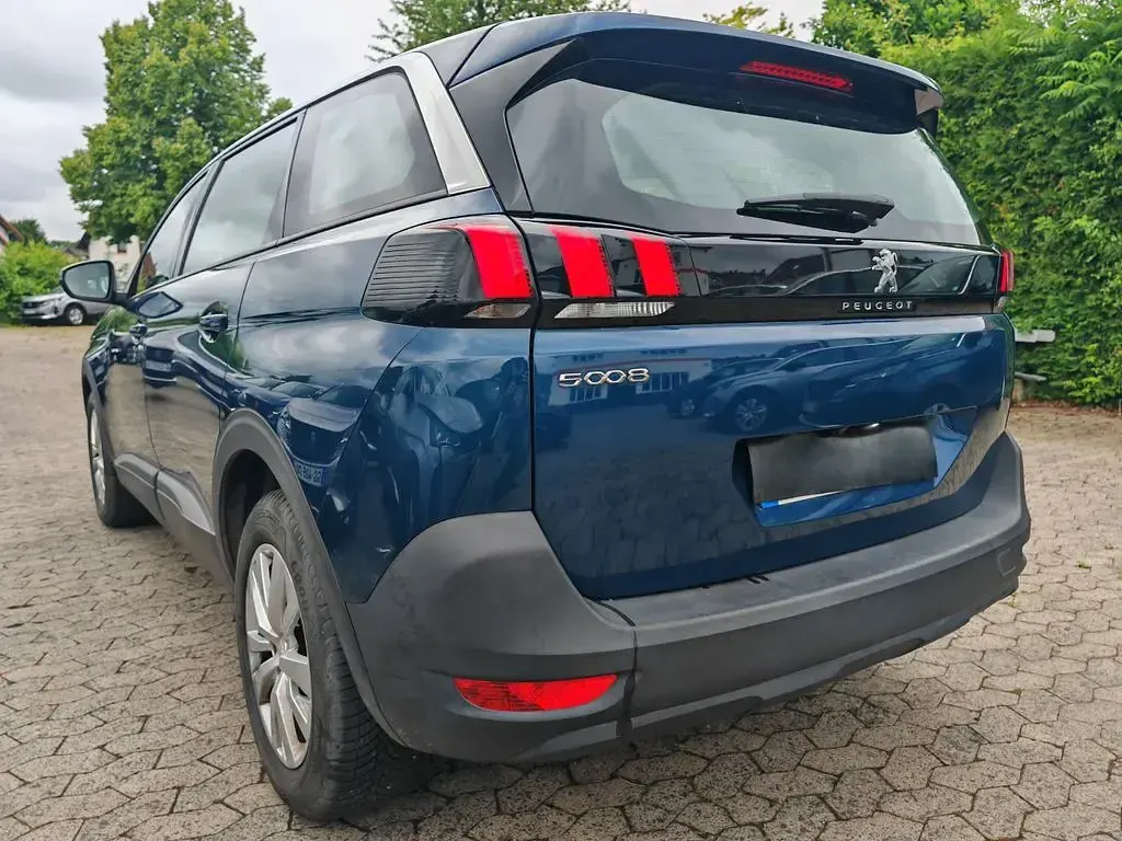 Gebraucht Peugeot 5008 131 PS (96 kW) 2023 Blau SUV