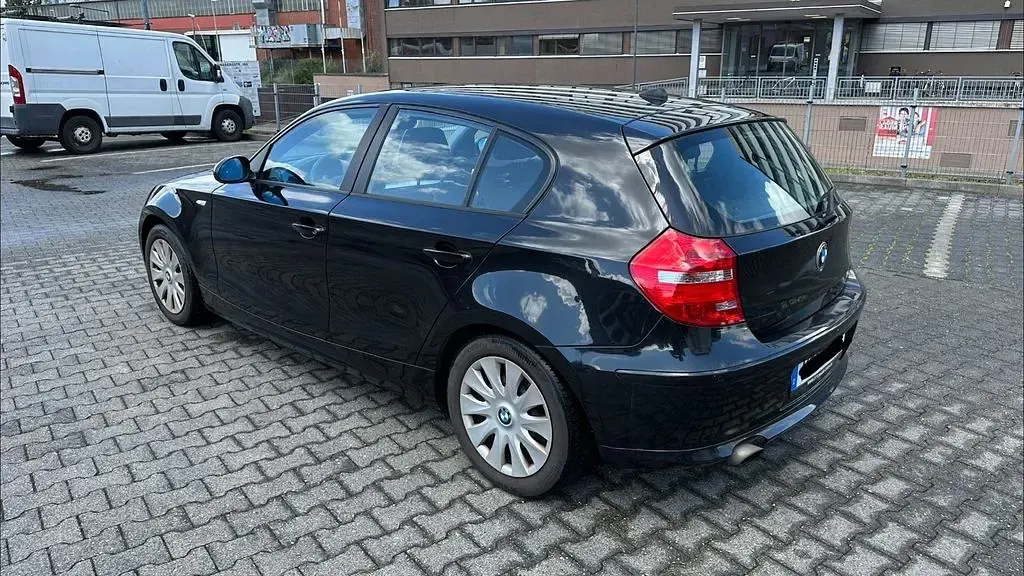 Gebraucht BMW 118 143 PS (105 kW) 2009 Schwarz Kleinwagen