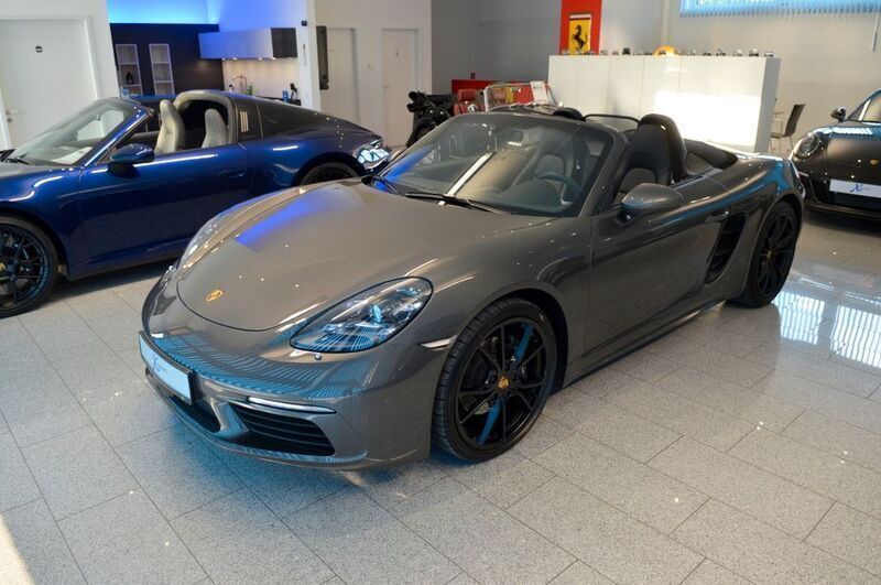 Grau Gebraucht 2024 Porsche 718 Boxster Cabrio | 74.880 € (Fairer Preis) - Bild 1/4