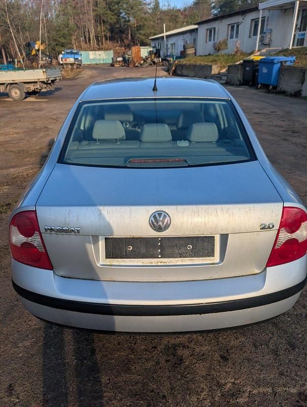 Usata VW Passat 130 CV (95 kW) 2003 Argento Berlina