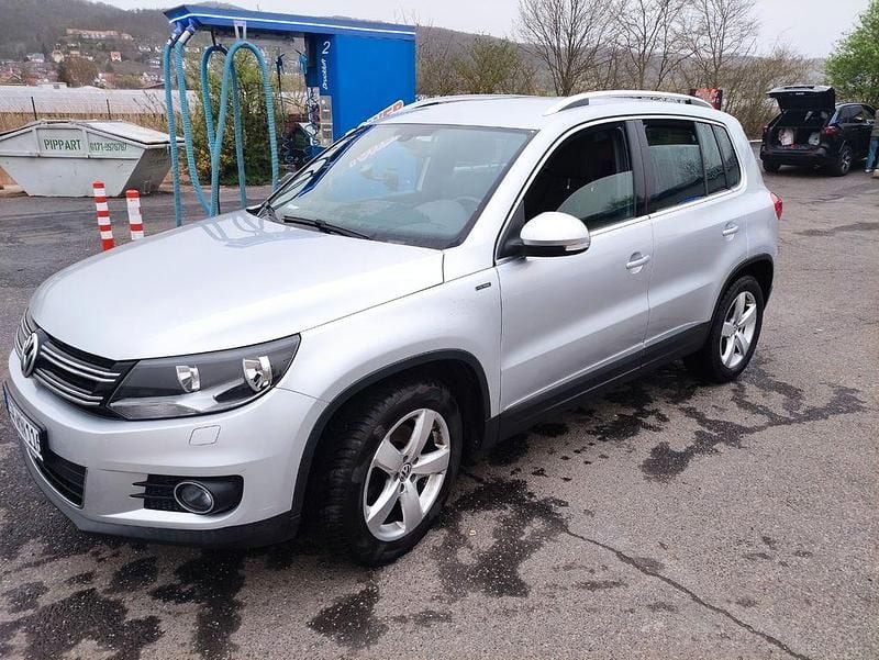 Gebraucht VW Tiguan LOUNGE 125 PS (91 kW) 2016 Silber SUV