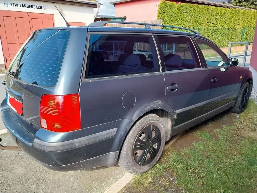 Gebraucht VW Passat Basis 101 PS (74 kW) 1999 Blau Kombi