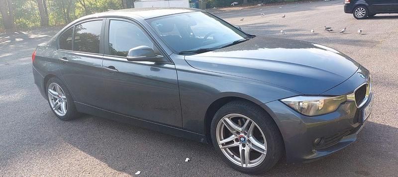 Grau Gebraucht 2012 BMW 318 Luxury Line Limousine | 7.600 € (Fairer Preis) - Bild 1/4
