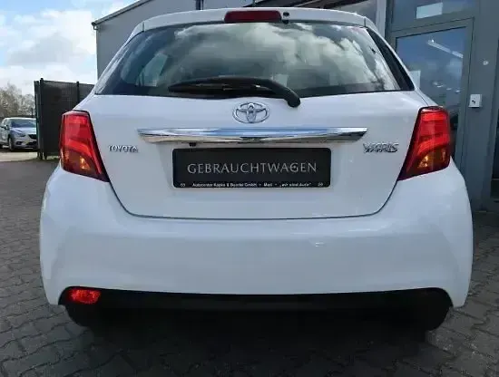 Gebraucht Toyota Yaris 69 PS (50 kW) 2017 Super white Kleinwagen