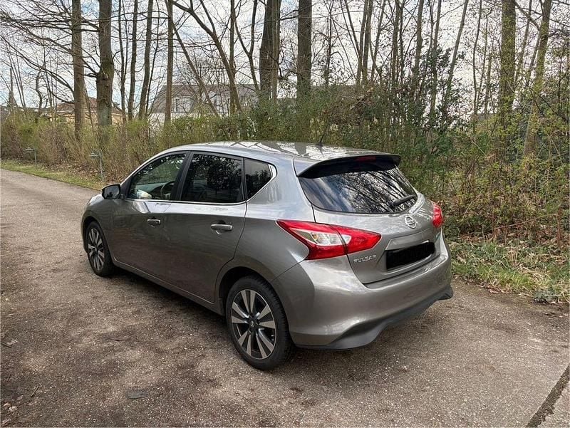 Gebraucht Nissan Pulsar Tekna 110 PS (80 kW) 2014 Grau Kleinwagen