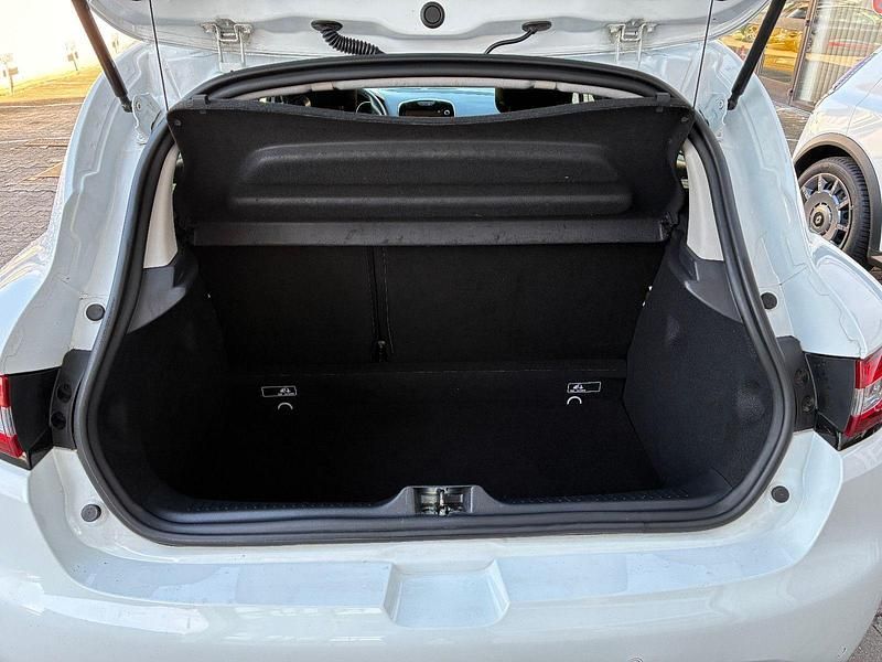 Gebraucht Renault Clio IV LIMITED Deluxe 76 PS (55 kW) 2019 Weiß Kleinwagen