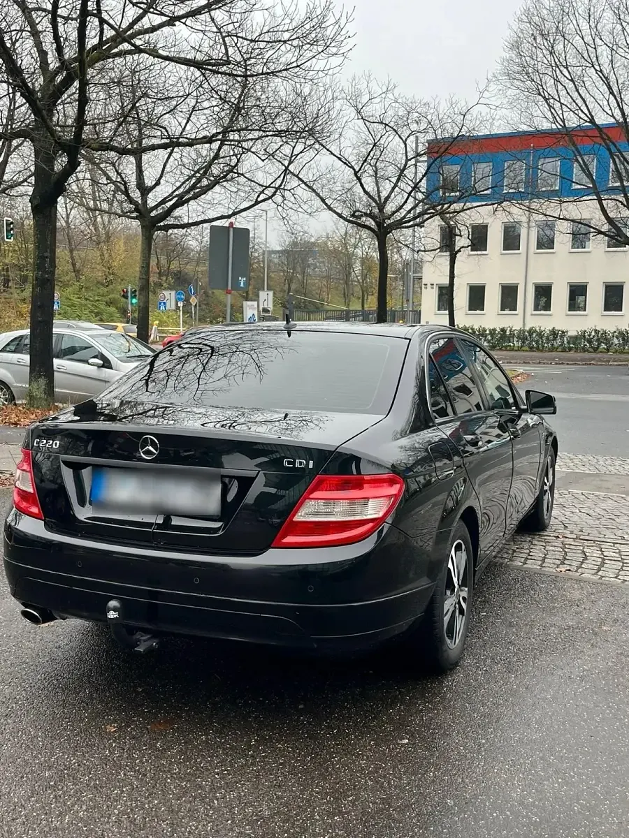 Gebraucht Mercedes C220 170 PS (125 kW) 2010 Schwarz Limousine