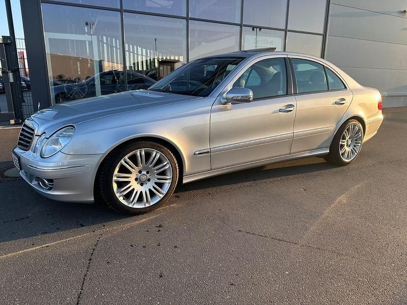 Silber Gebraucht 2008 Mercedes E280 Avantgarde Limousine | 12.000 € - Bild 1/4