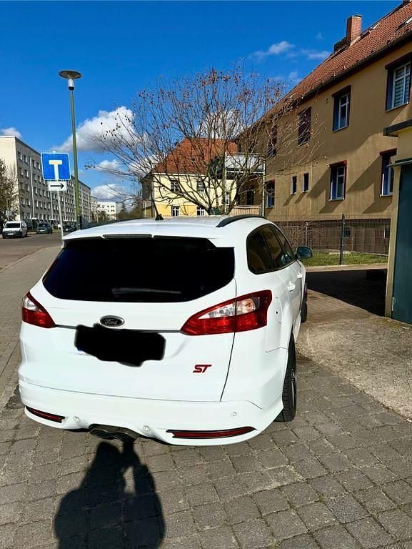 Gebraucht Ford Focus ST 250 PS (183 kW) 2013 Weiß Kombi