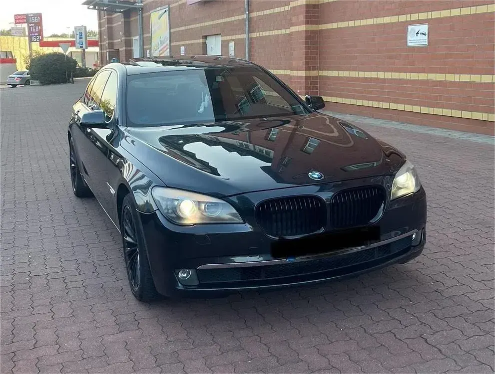 Gebraucht BMW 730 215 PS (158 kW) 2010 Schwarz Limousine