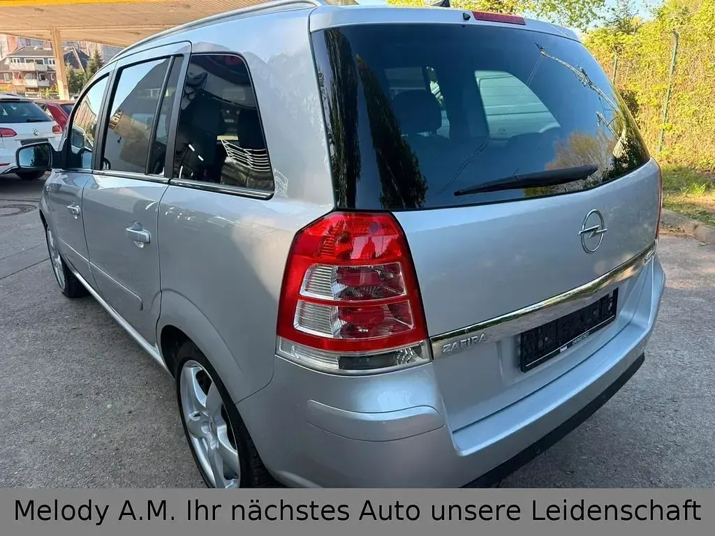 Gebraucht Opel Zafira Edition 150 PS (110 kW) 2010 Silber Van / Kleinbus