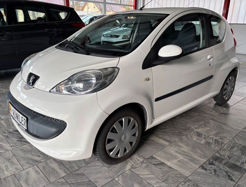 Weiß Gebraucht 2008 Peugeot 107 Filou Kleinwagen | 2.999 € (Etwas zu teuer) - Bild 1/4