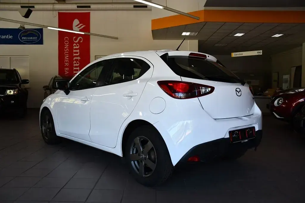 Usata Mazda 2 75 CV (55 kW) 2016 Bianco Berlina