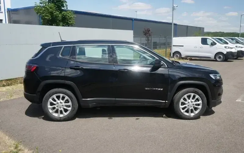 Gebraucht Jeep Compass Altitude 131 PS (96 kW) 2024 Schwarz SUV