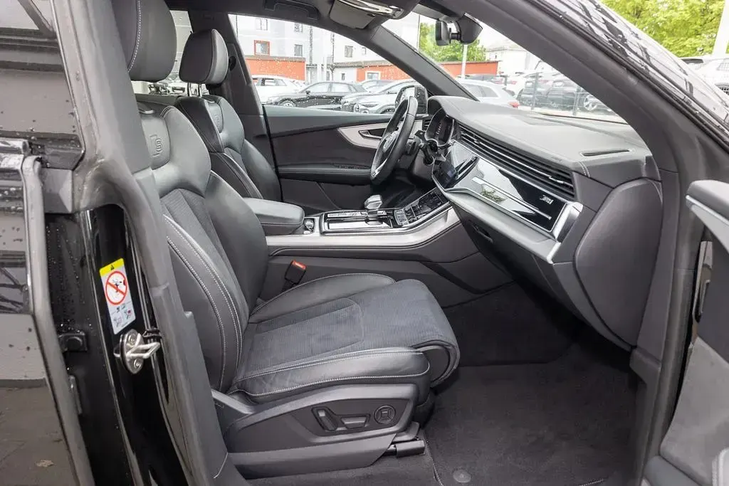 Gebraucht Audi Q8 S-Line 286 PS (210 kW) 2023 Schwarz SUV