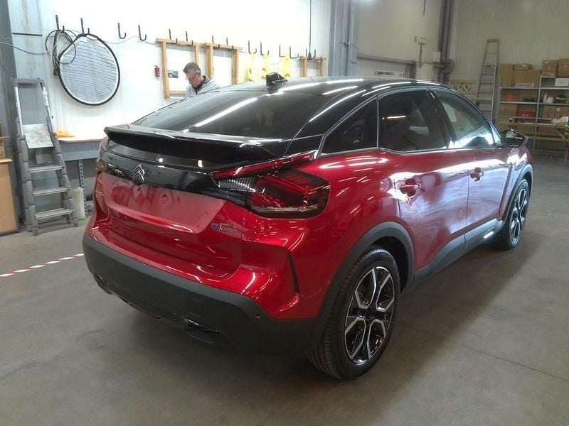 Gebraucht Citroën e-C4 Shine 100 kW (136 PS) 2023 Rot Limousine