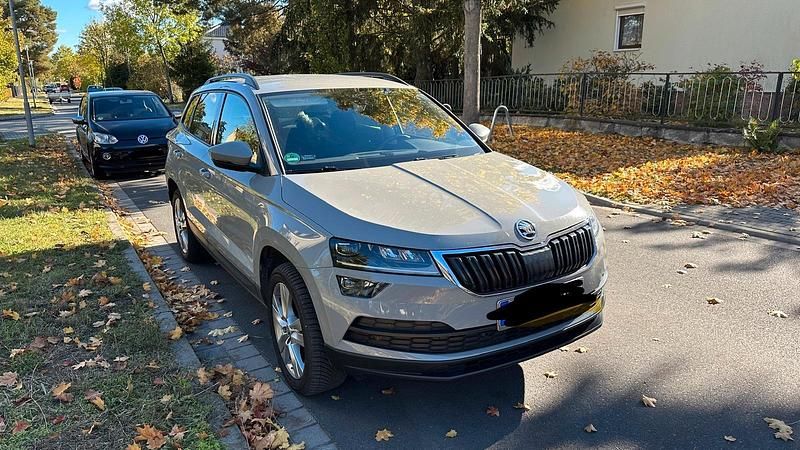 Grau Gebraucht 2018 Skoda Karoq Style SUV | 14.999 € (Guter Preis) - Bild 1/4