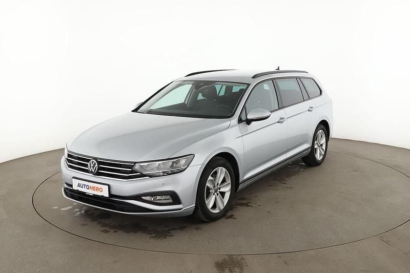Gebraucht VW Passat 122 PS (89 kW) 2022 Silber Kombi