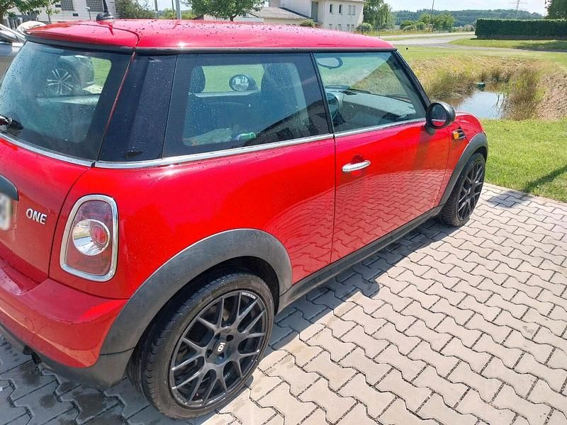 Second-hand Mini ONE 69 CP (50 kW) 2012 Roșu Hatchback
