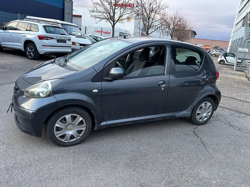 Gebraucht Toyota Aygo Cool 68 PS (50 kW) 2006 Grau Kleinwagen
