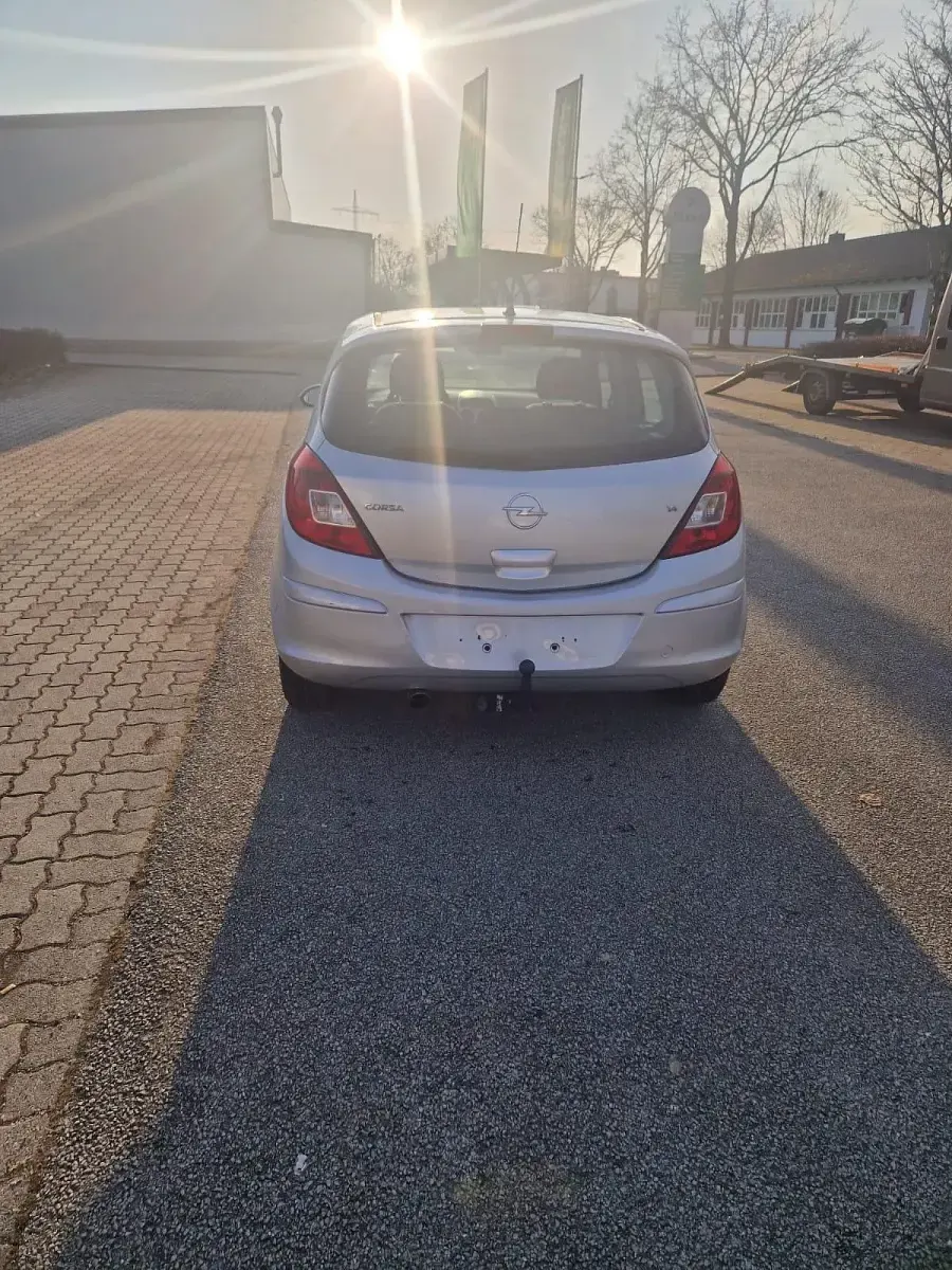 Gebraucht Opel Corsa 90 PS (66 kW) 2007 Silber Kleinwagen