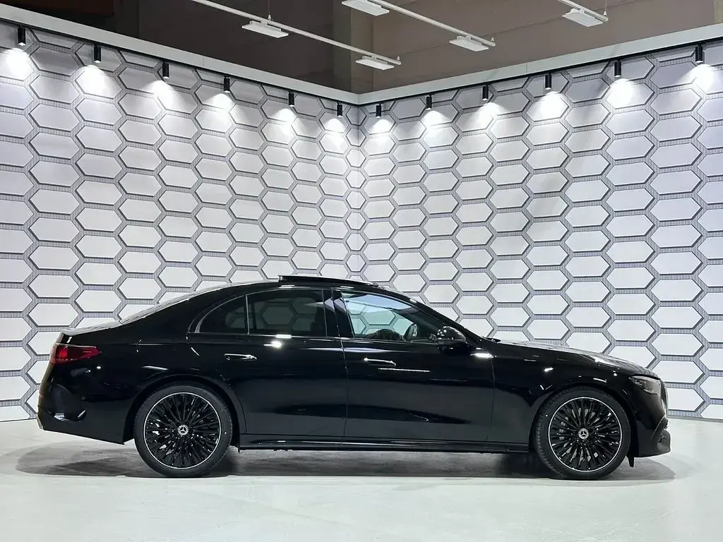 Gebraucht Mercedes E200 Premium 227 PS (166 kW) 2024 Schwarz Limousine