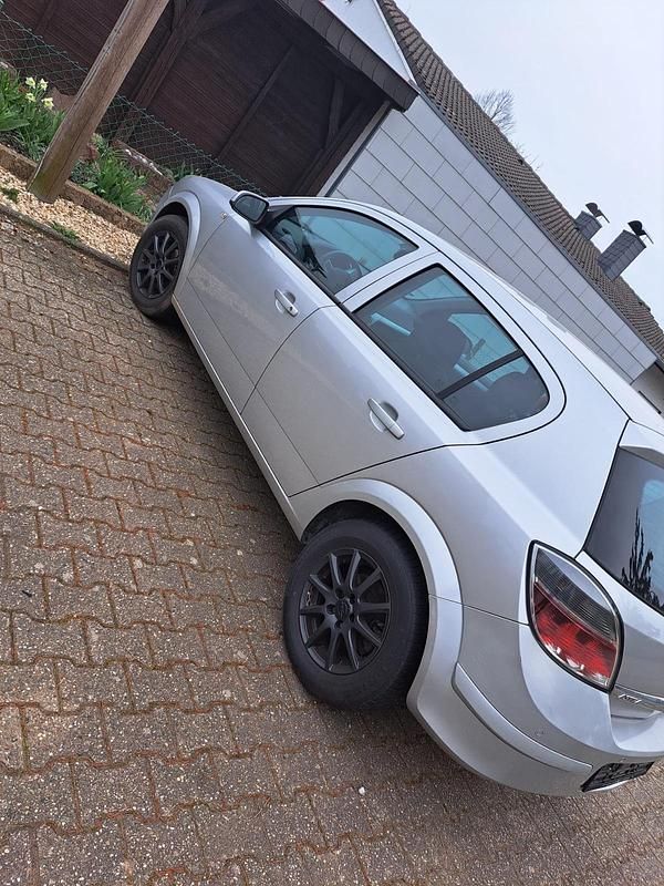 Gebraucht Opel Astra 90 PS (66 kW) 2009 Silber Limousine