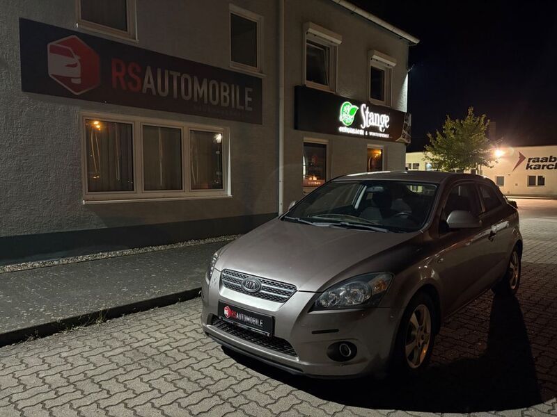 Beige Gebraucht 2008 Kia Ceed Limousine | 3.999 € (Fairer Preis) - Bild 1/4