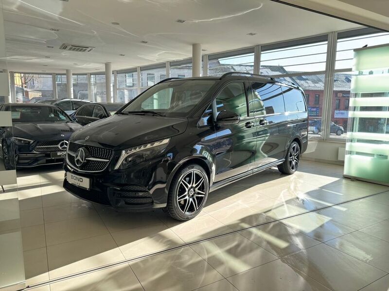 Schwarz Gebraucht 2023 Mercedes V300 AMG Van / Kleinbus | 85.990 € - Bild 1/4