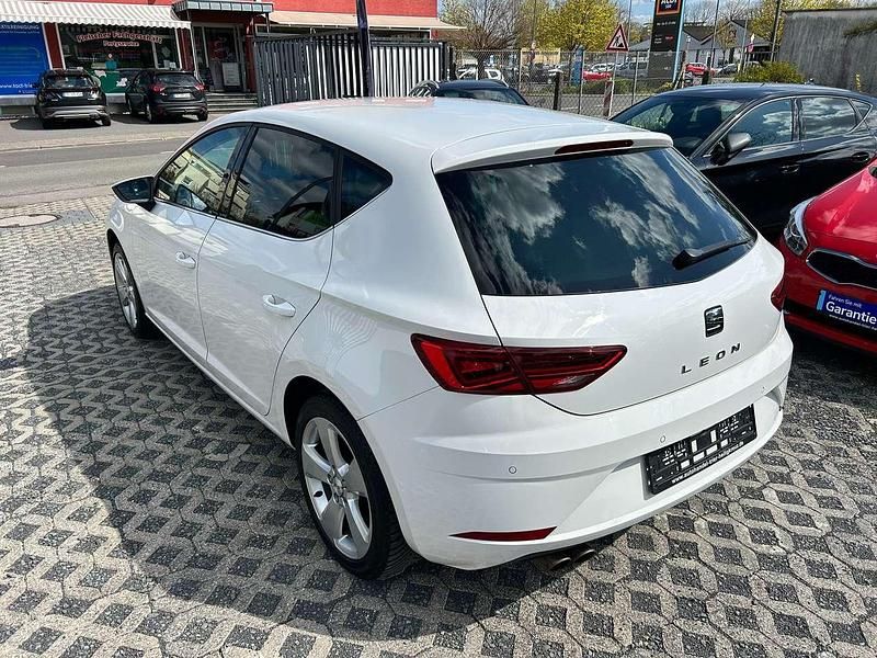 Gebraucht Seat Leon XCELLENCE 125 PS (91 kW) 2017 "candy" weiss Kleinwagen