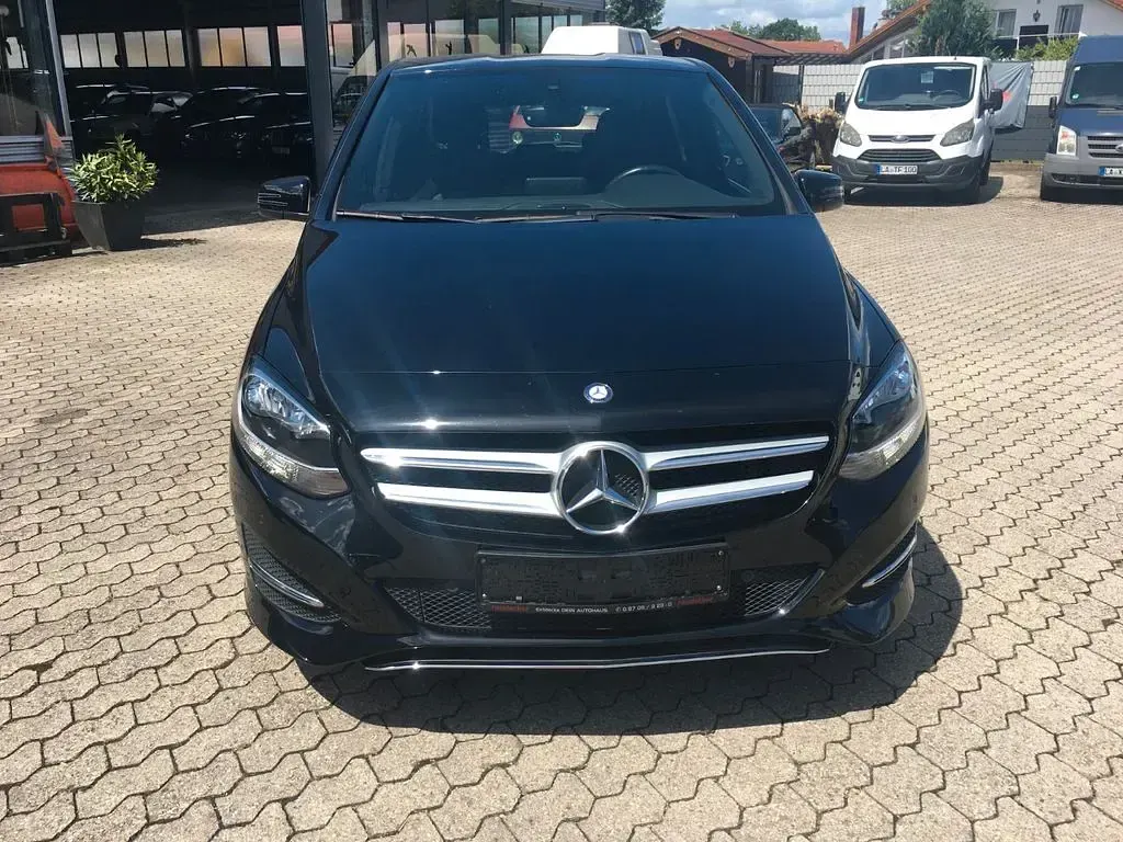 Gebraucht Mercedes B180 Style 122 PS (89 kW) 2015 Schwarz Kleinwagen