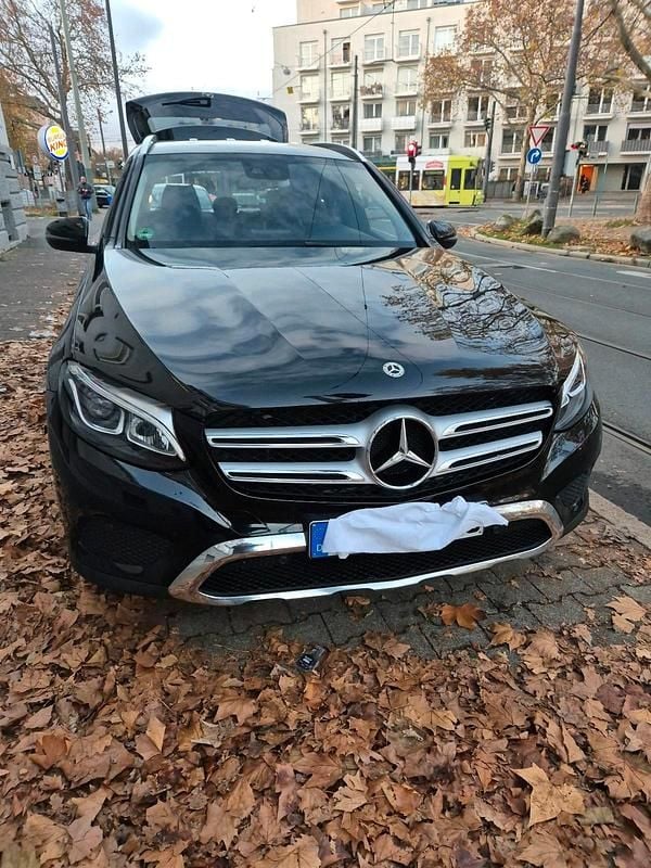 Schwarz Gebraucht 2017 Mercedes GLC250 SUV | 24.400 € (Guter Preis) - Bild 1/4