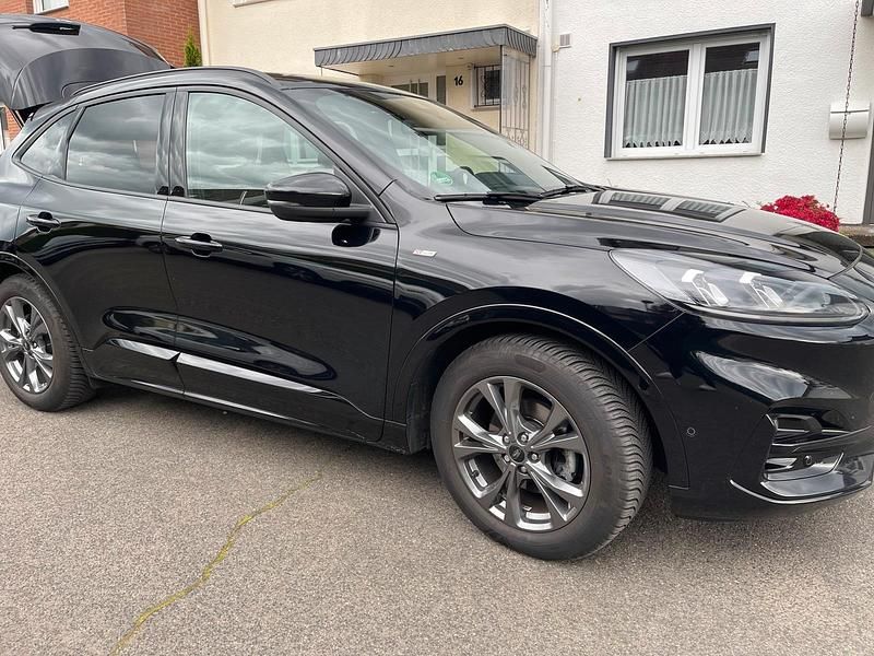 Gebraucht Ford Kuga ST-Line 120 PS (88 kW) 2022 Schwarz SUV