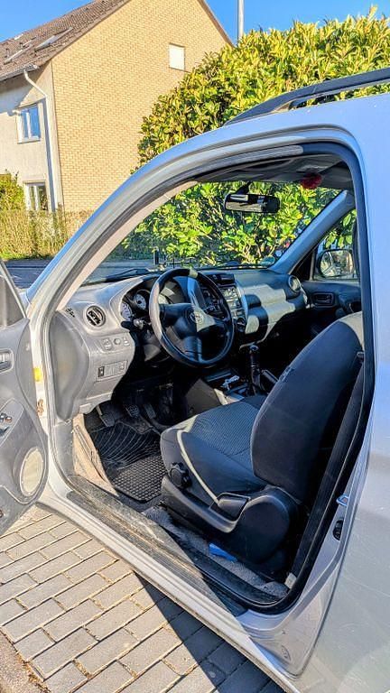 Gebraucht Toyota RAV4 125 PS (91 kW) 2004 Silber SUV