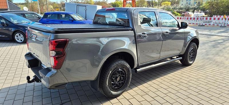 Neu Isuzu D-Max 163 PS (119 kW) 2026 Grau Pickup